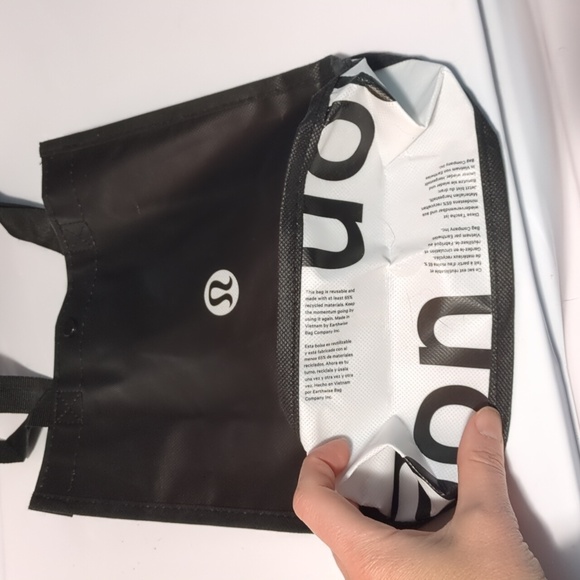 FREE WITH PURCHASE Lululemon shopping bag - Picture 5 of 8